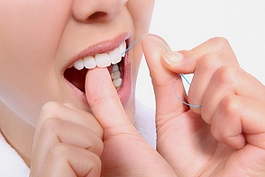 Iti sangereaza gingiile? Vezi ce pericole te pandesc! Iti sangereaza gingiile? Vezi ce pericole te pandesc!
